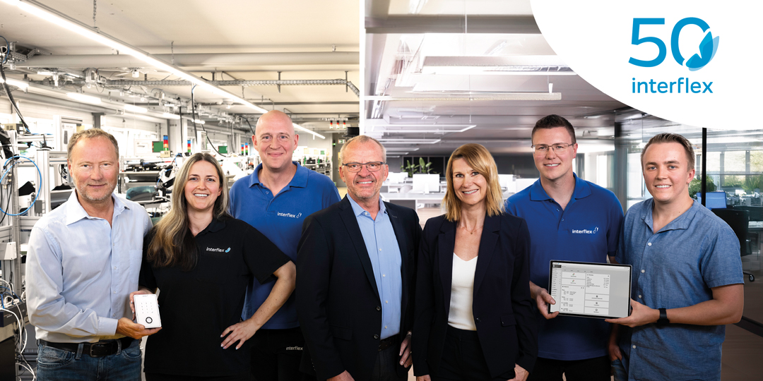 Gruppenbild von Interflex-Mitarbeitern mit Geschäftsführer Bernhard Sommer