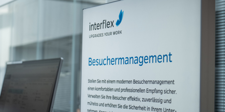 Display stand with information text on the topic of visitor management.