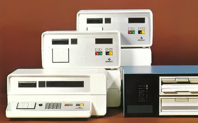 System 2212 für Zeiterfassung und Zutrittskontrolle von Interflex