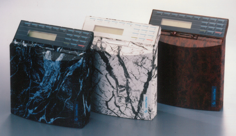 Drei Terminals der Serie 6xx für Zeiterfassung von Interflex